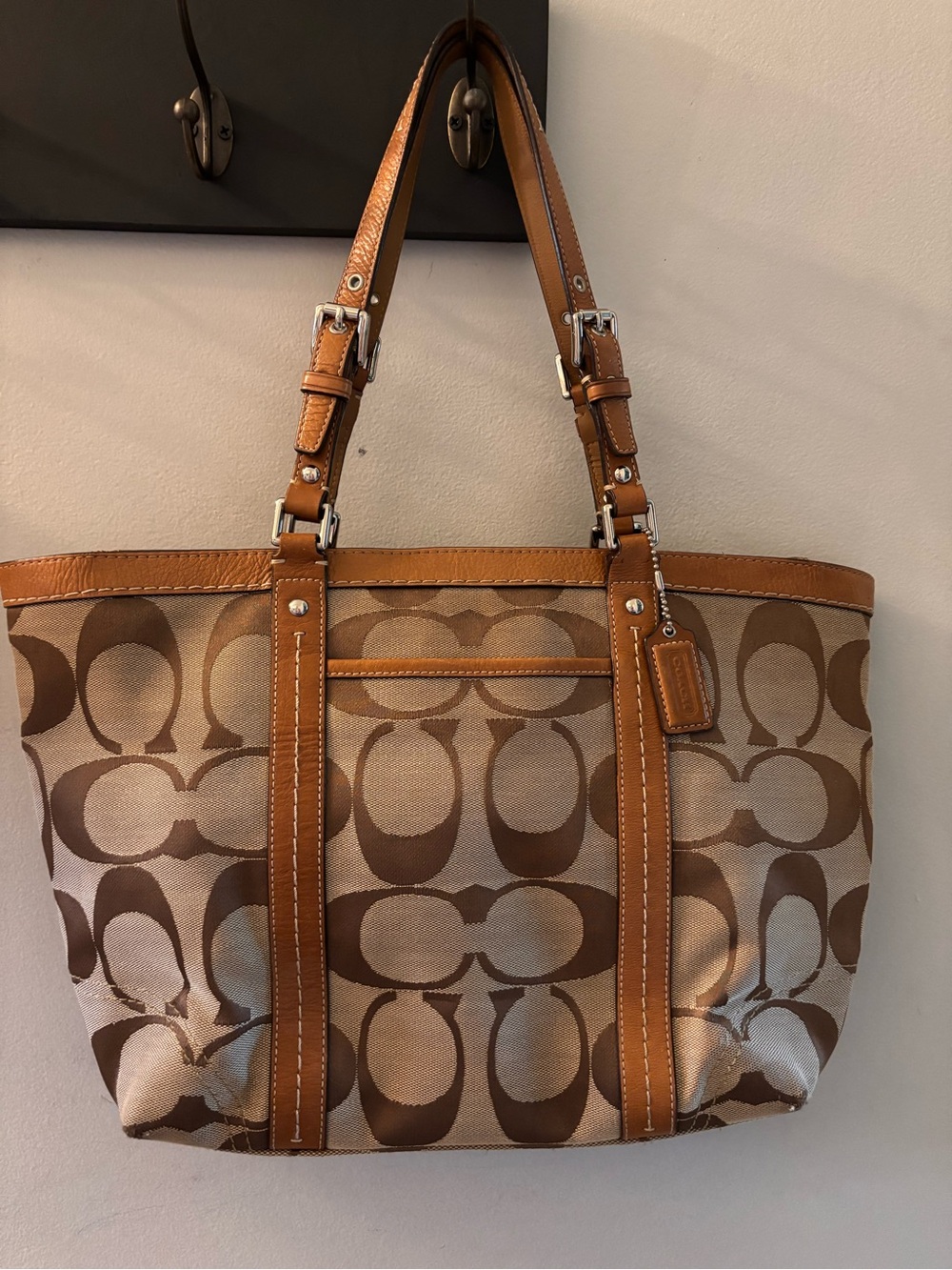 Coach signature "C" tote with hangtag
